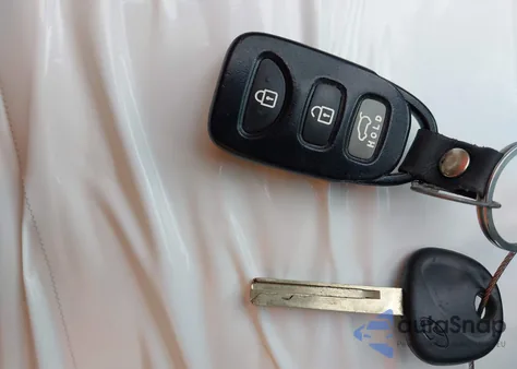 2016 Hyundai Veloster z USA, uszkodzony, nr VIN KMHTC6AD2GU270399